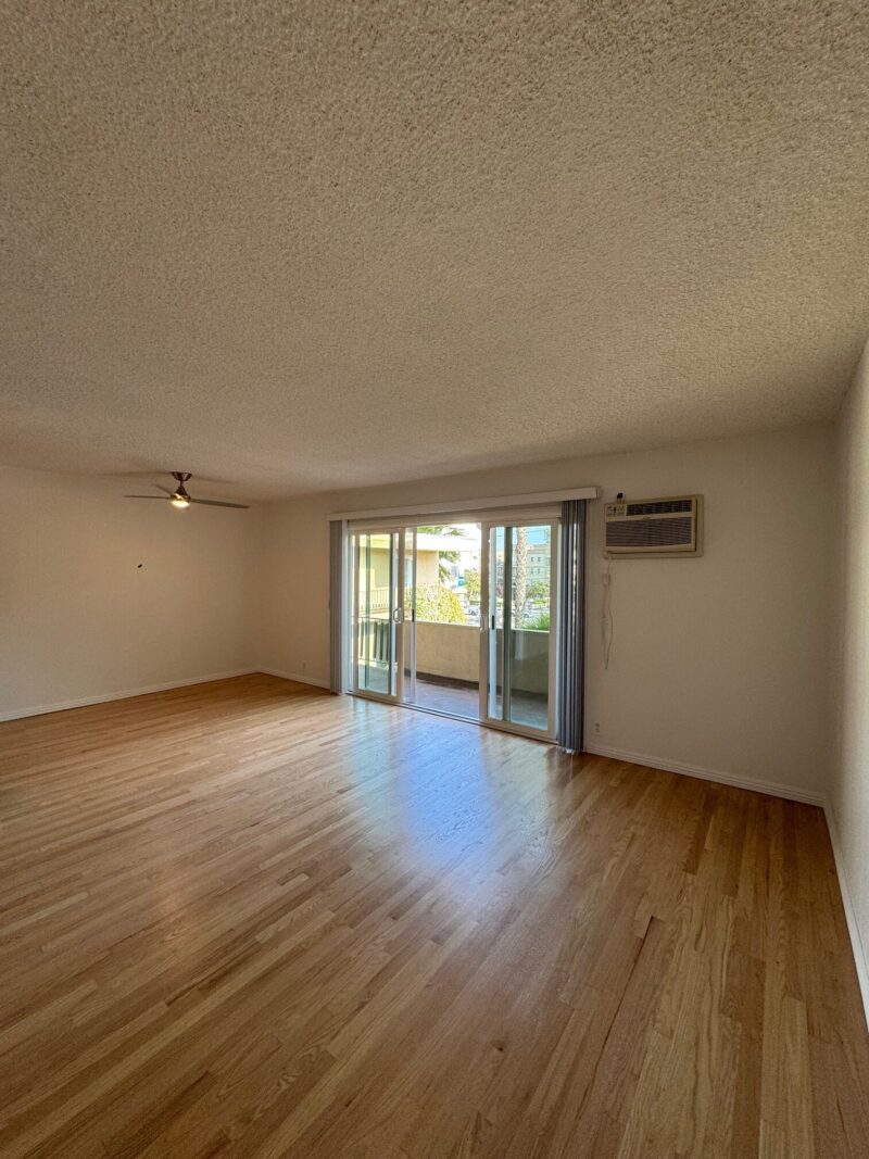 ON HOLD!!! 1921 Vista Del Mar St. #206 Los Angeles, CA. 90068. Top floor 2 Bed, 2 Bath w/ hardwood floors, balcony, parking, dishwasher and a POOL! $2,650